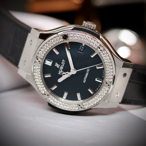 Khám Phá Đồng Hồ Hublot Nam Giá Bao Nhiêu - Mức Đầu Tư Phù Hợp Với Đam Mê và Phong Cách