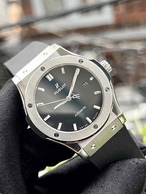 Khám Phá Đồng Hồ Hublot Nam Giá Bao Nhiêu - Mức Đầu Tư Phù Hợp Với Đam Mê và Phong Cách