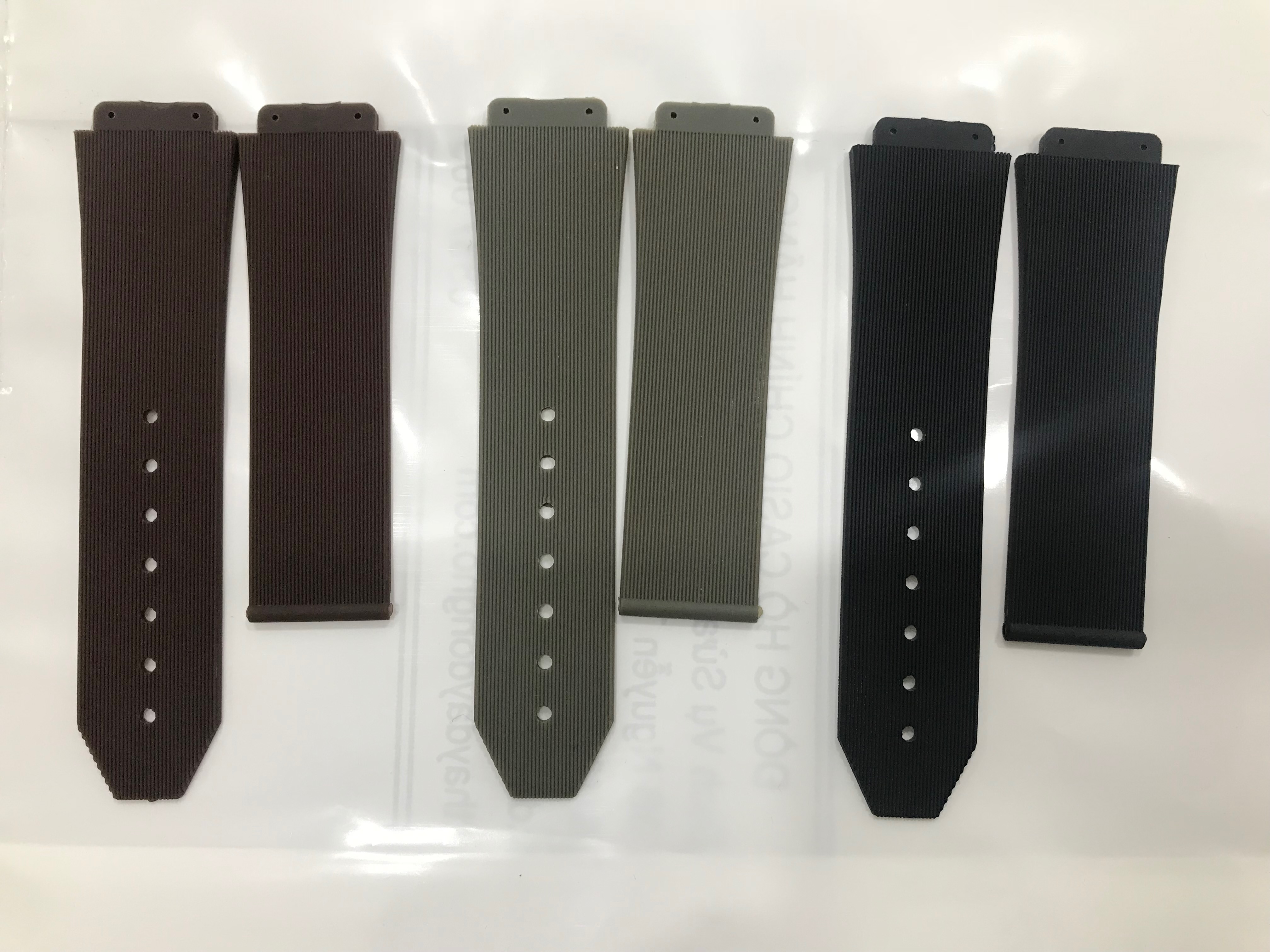 Thay dây cao su đồng hồ Hublot Hà Nội – Bí quyết giữ gìn phong cách và độ bền cho chiếc đồng hồ