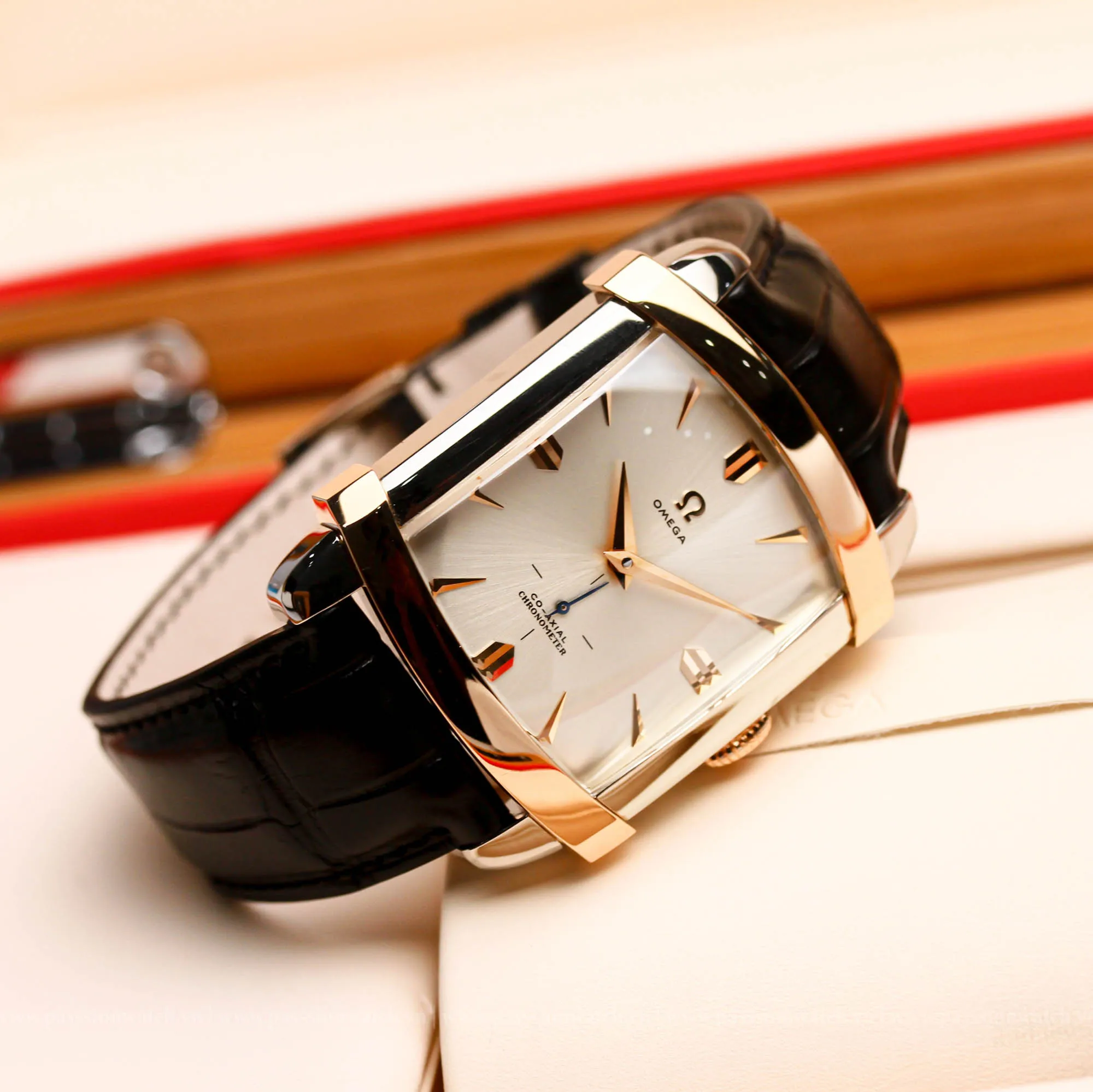 Giá Đồng Hồ Omega Chính Hãng Tham Khảo Chi Tiết và Các Mẫu Nổi Bật
