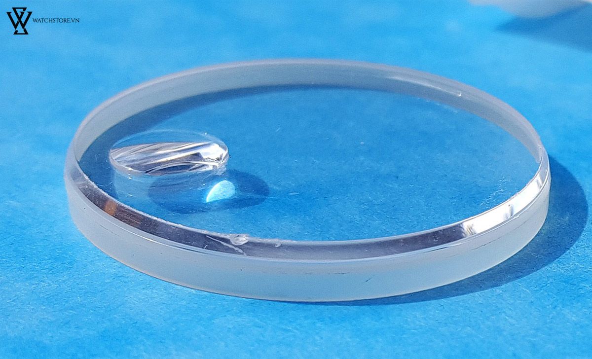Thay mặt kính sapphire đồng hồ giá bao nhiêu?