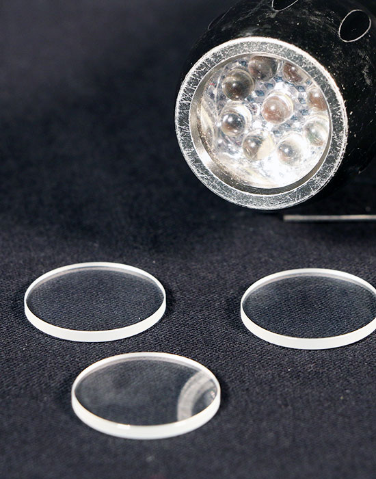 Thay mặt kính sapphire đồng hồ giá bao nhiêu?